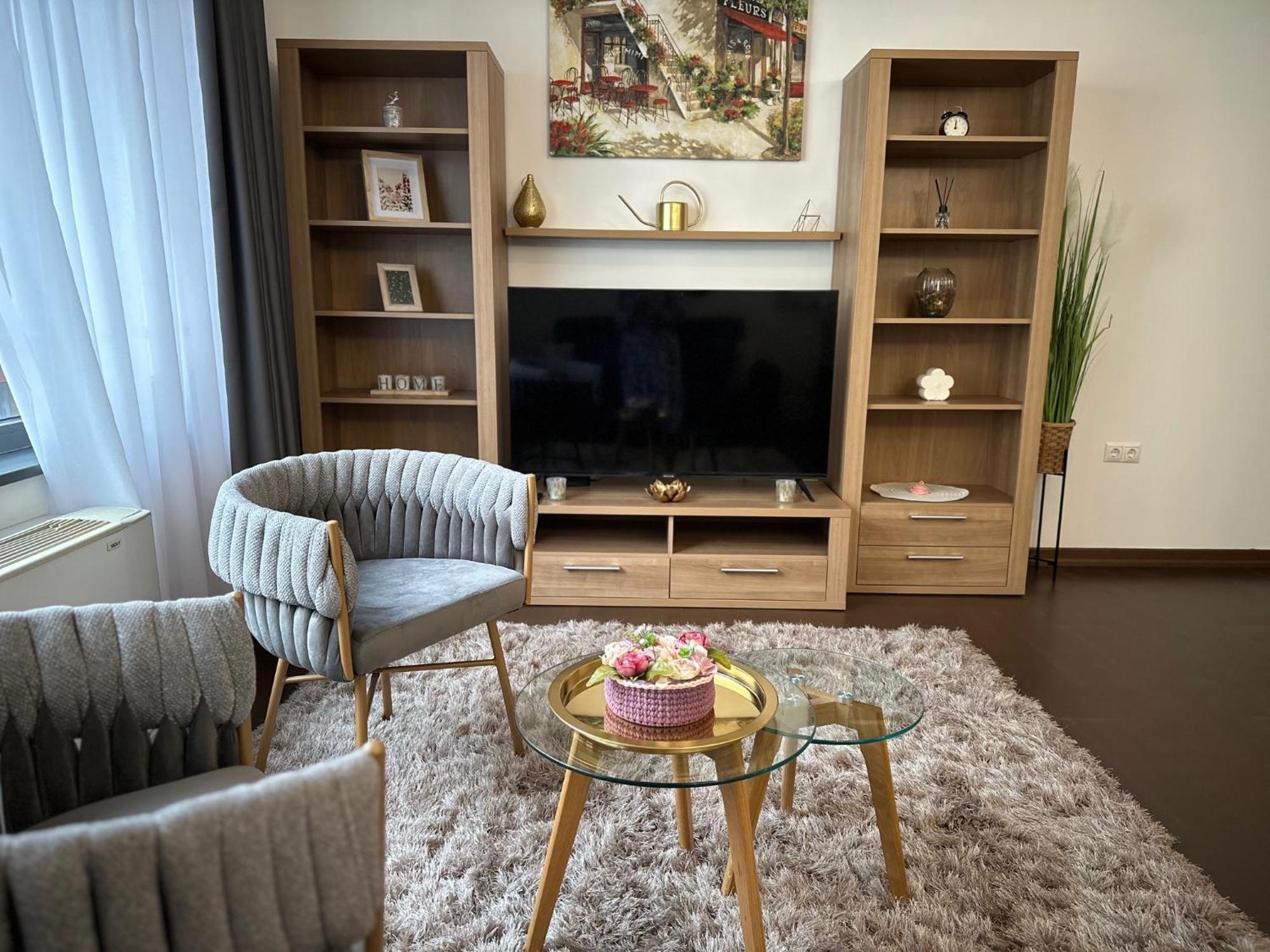 Wellness By The Opera Apartament *